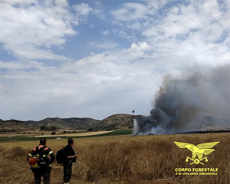 Sardegna: lunedì di fuoco, venti incendi in tutta l’isola