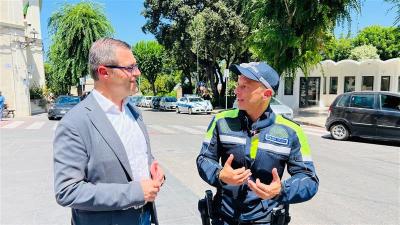 Alghero, sicurezza: vigili in servizio fino alle 4 e nuove assunzioni. Cacciotto: “Garantire regole e convivenza”