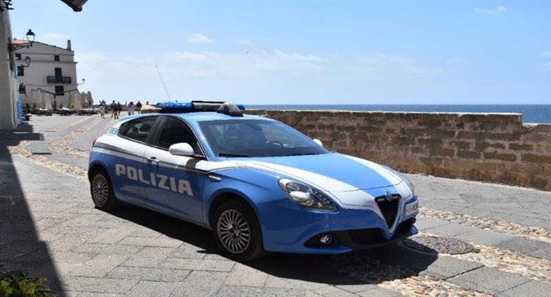 Alghero, lite in strada degenera durante i controlli: denunciato un uomo per minacce e resistenza alla Polizia