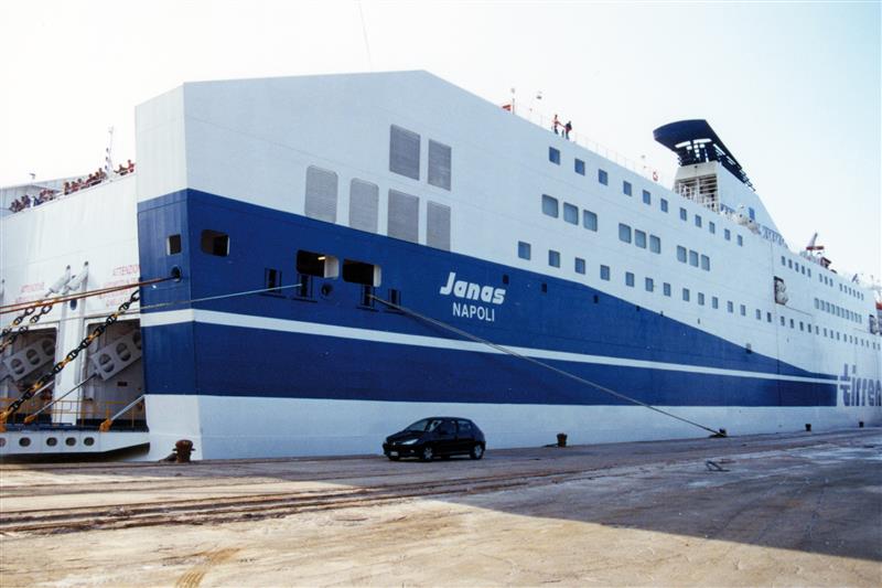 Nave Tirrenia "Janas"