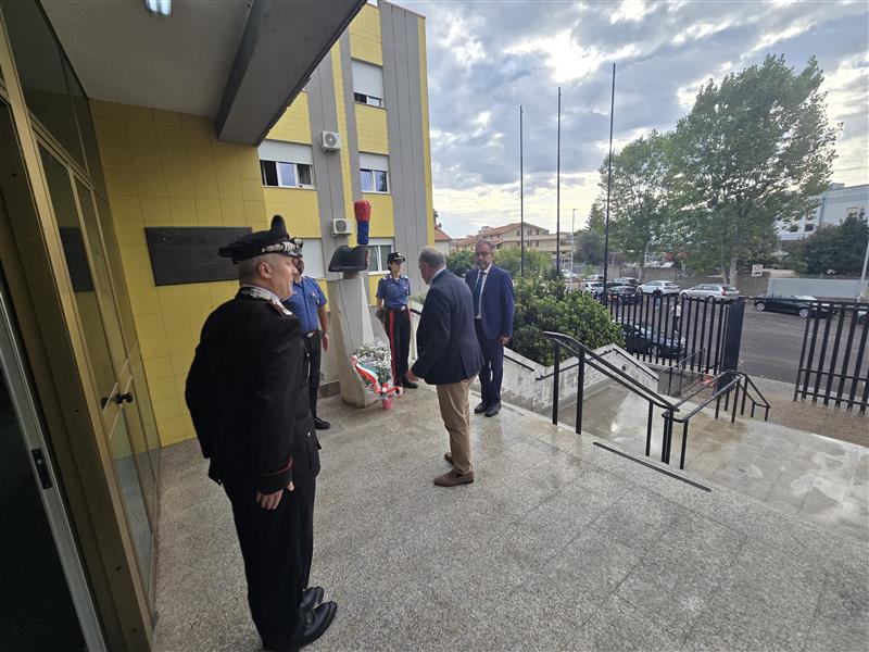 Oristano, il prefetto Angieri rende omaggio ai carabinieri caduti di Castel d’Azzano