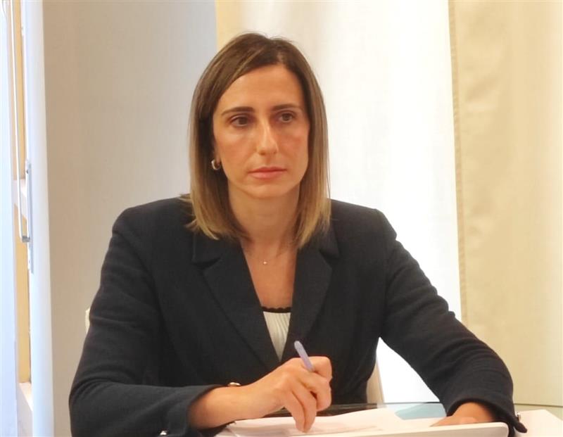 Voli e prezzi, la Manca gela gli albergatori: «Il libero mercato vale anche per voi». Niente tetto per i turisti