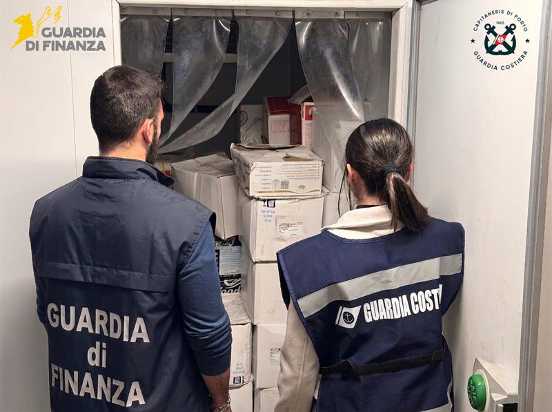 Maxi sequestro di pesce nel Cagliaritano: oltre una tonnellata di prodotti senza etichetta e magazzino abusivo sigillato