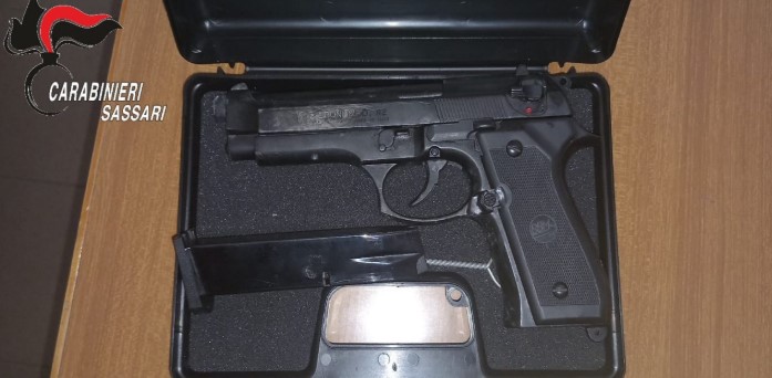 Alghero: spara con una pistola a salve durante una lite, denunciato dai carabinieri