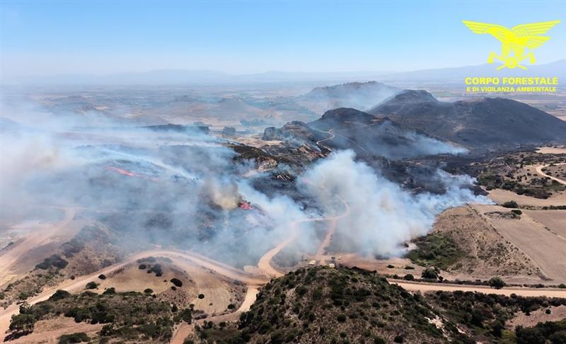 Incendi in Sardegna: sei roghi domati con i mezzi aerei. A Furtei in azione tre Canadair