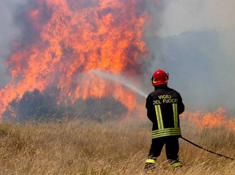 L’offensiva del Corpo Forestale contro gli incendiari seriali: misure cautelari, sequestri e indagini nel Sud Sardegna