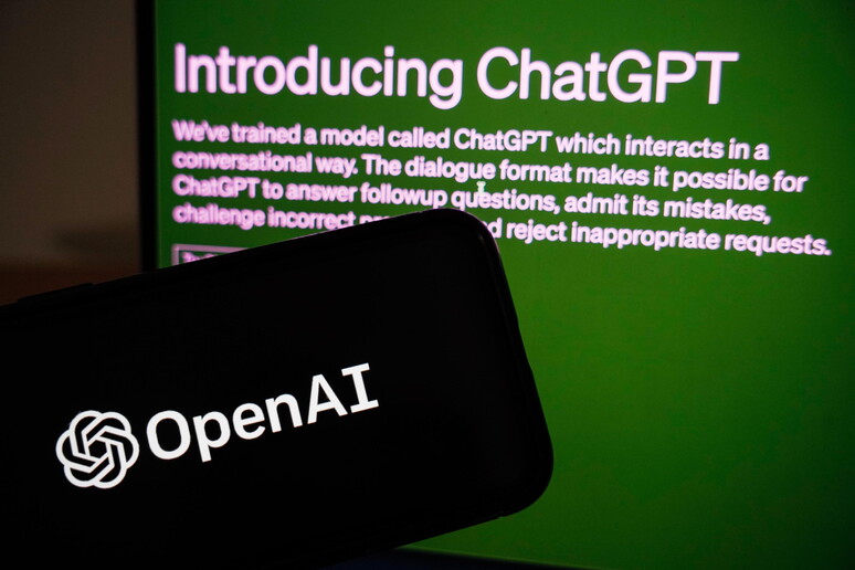 ChatGPT in crisi: Sospende Plus per sovraccarico e subisce attacchi hacker