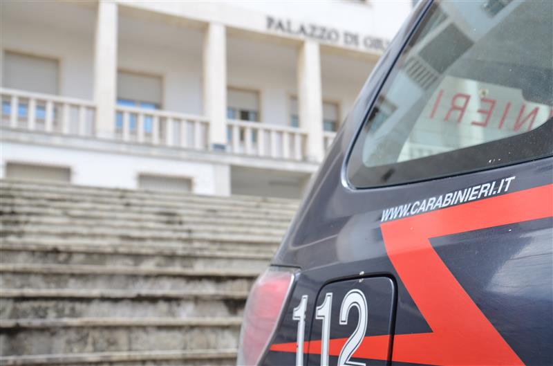 Fonni, l'auto è un miraggio: versa 3 mila euro e i venditori spariscono. Due denunciati