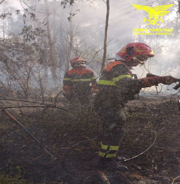 Fiamme a Uta e Mamoiada: due incendi richiedono l’intervento dei mezzi aerei regionali