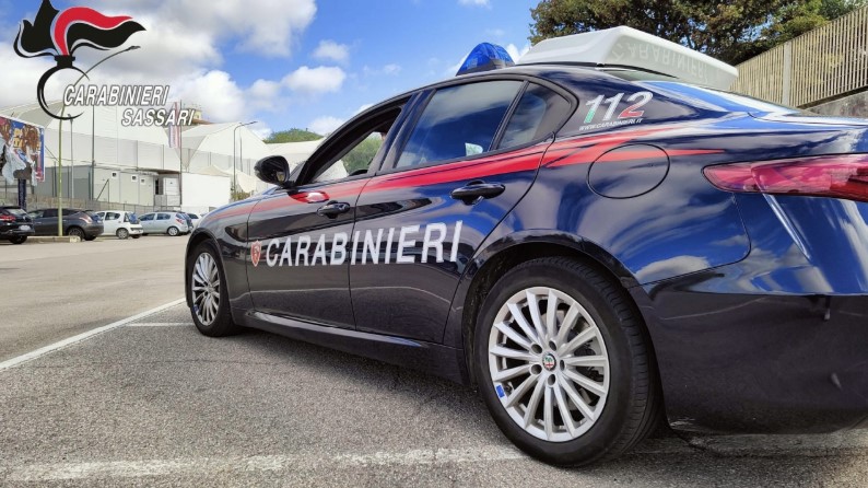 Si intrufola in casa della madre per i soldi della droga e aggredisce i carabinieri: arrestato a Sassari un figlio violento