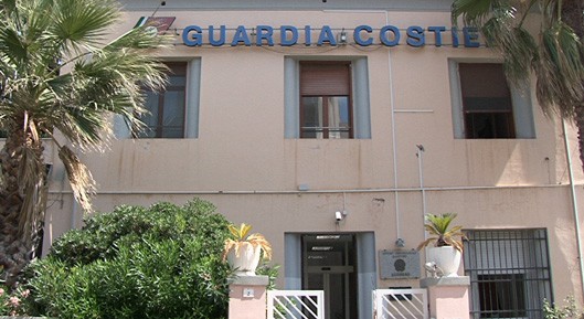 La Guardia Costiera blinda le regole per i bagni nei campi boa di Alghero e la Lega va all