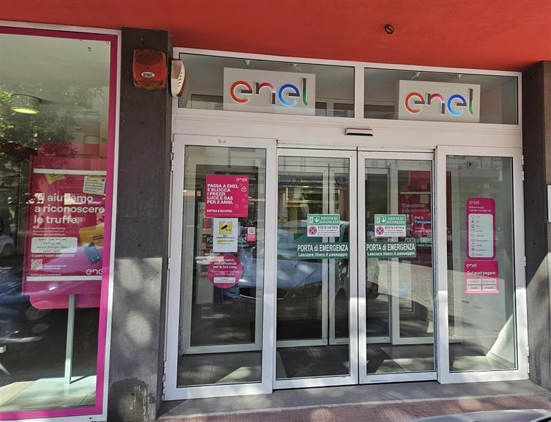 Enel e Carabinieri schierano gli esperti a Oristano per bloccare i truffatori dei contratti telefonici