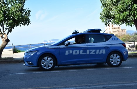 Alghero, spacca il vetro del distributore e ruba cannabis light: denunciato pregiudicato grazie alle telecamere