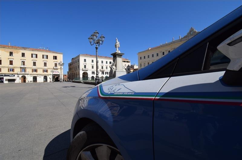 Sassari: non risponde al fratello, la Polizia sfonda la finestra e gli salva la vita