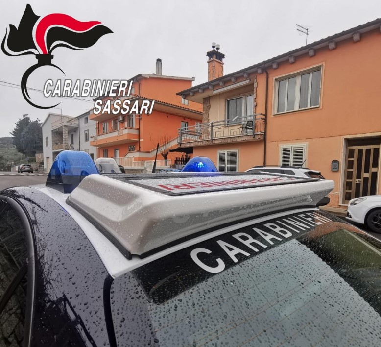 Tempio Pausania, commerciante rapinato e legato in negozio. Il presunto bandito catturato tra i cespugli