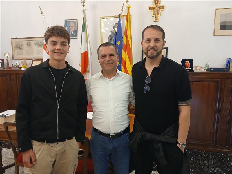 Il pallone divide la famiglia Dongu: padre e figlio si sfidano in campo nello scontro salvezza