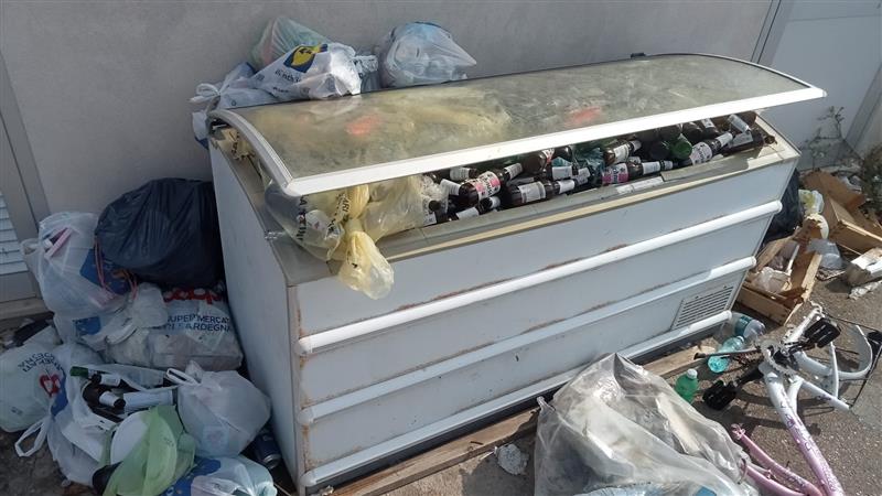 Alghero, il “Mercato del Primo Pescato” tra vetrine bollenti e celle frigo rotte