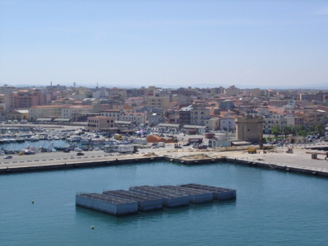 Porto Torres, tre arresti al porto: documenti falsi e identità inventate ai controlli per l’imbarco