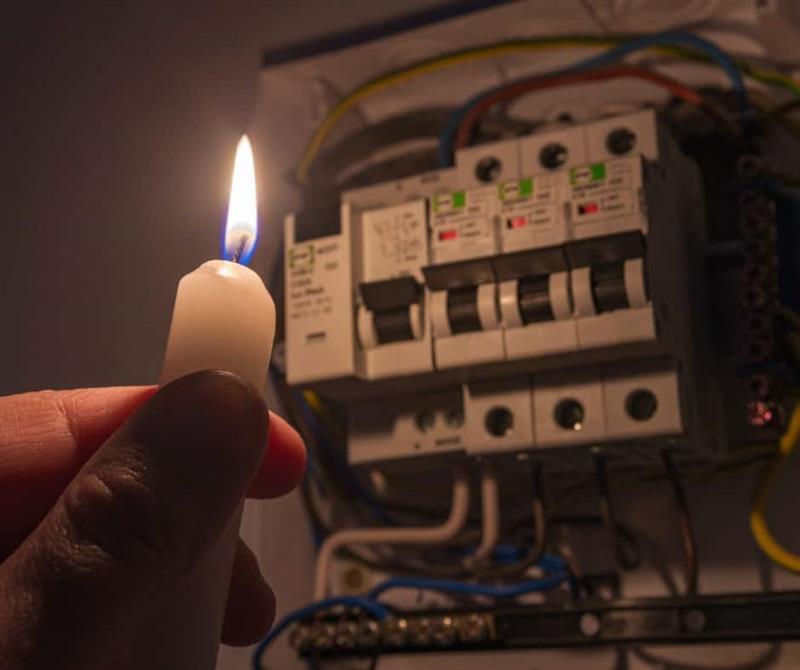 Cagliari al buio alla vigilia di Pasqua: blackout improvviso paralizza la città