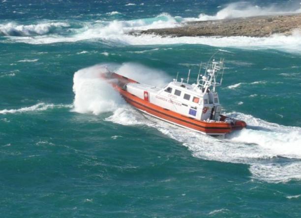 Infarto sul traghetto diretto a Palermo, evacuazione d’urgenza in mare: salvato un passeggero di 60 anni