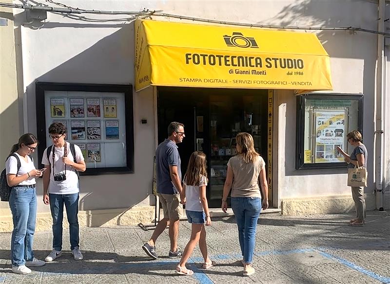 Dalla camera oscura ai pixel, la Fototecnica Studio di Gianni Monti festeggia i quarant