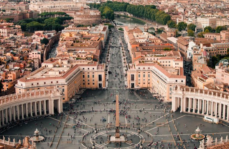 Il Vaticano stringe la cinghia sulle apparizioni: Basta fenomeni soprannaturali non certificati