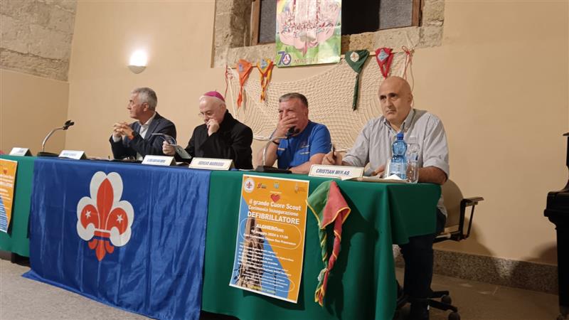 Christian Mulas e la solidarietà: Inaugurato un defibrillatore per il campo scout di Alghero