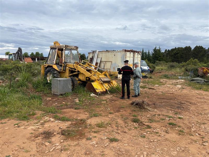 Sadali, rifiuti abbandonati e lavori abusivi: denunciato un uomo, sequestrata un’area nelle campagne