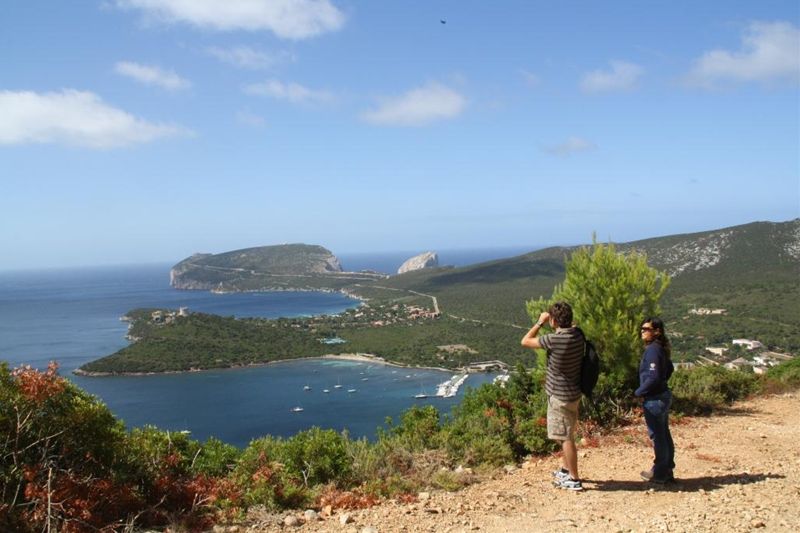 La guerra su Porto Conte divide Alghero: gli ambientalisti accusano l