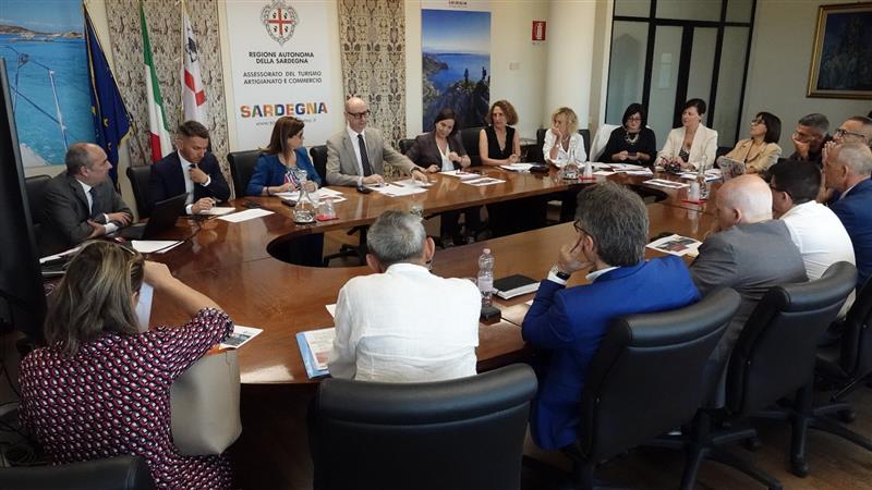 Commercio, primo incontro per la riforma della legge regionale. Cuccureddu: “Necessario dopo 20 anni procedere alla revisione della norma”
