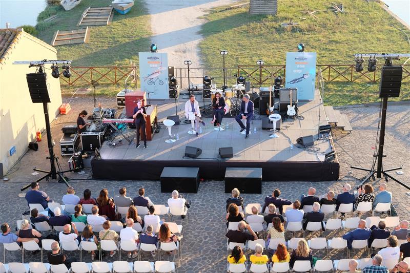 Cabras inaugura il Festival della Bottarga 2025 tra tradizione, cultura e spettacolo