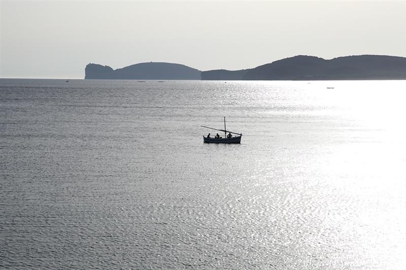Alghero, barricate contro le torri del vento: «Capo Caccia non sarà un parco industriale»