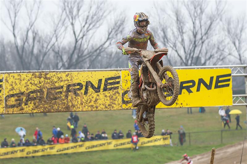 Il Lazzaretto chiama, i centauri rispondono. Ad Alghero la "prima" di Gajser in blu e l