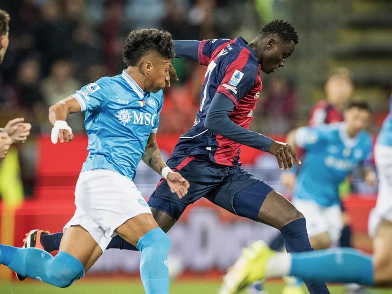 Napoli in vantaggio dopo soli 2’. Poi gestisce la gara. Cagliari che non demerita, ma la classifica si fa pesante.