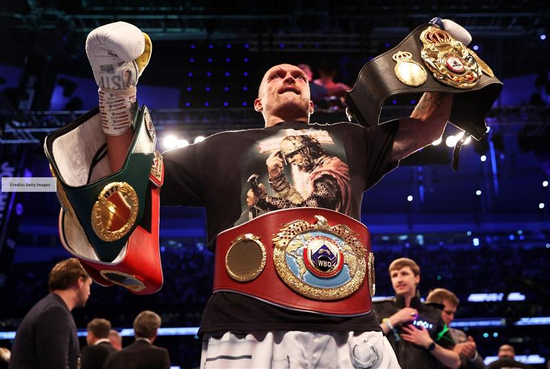 Usyk batte Tyson Fury e riunisce tutte le cinture dei pesi massimi dopo 25 anni