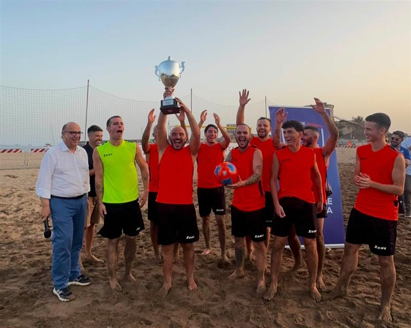 La "Trattoria Nonna Rita" conquista la Serie B di beach soccer a Bosa e vola alle fasi nazionali di Anzio