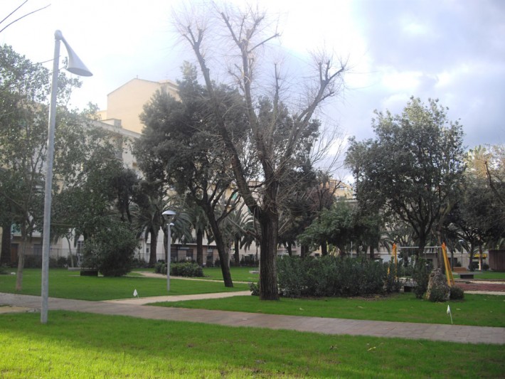 Alghero: Il Comune si compra gli arredi del chiosco - 6mila euro per sbloccare il bando del Parco Tarragona