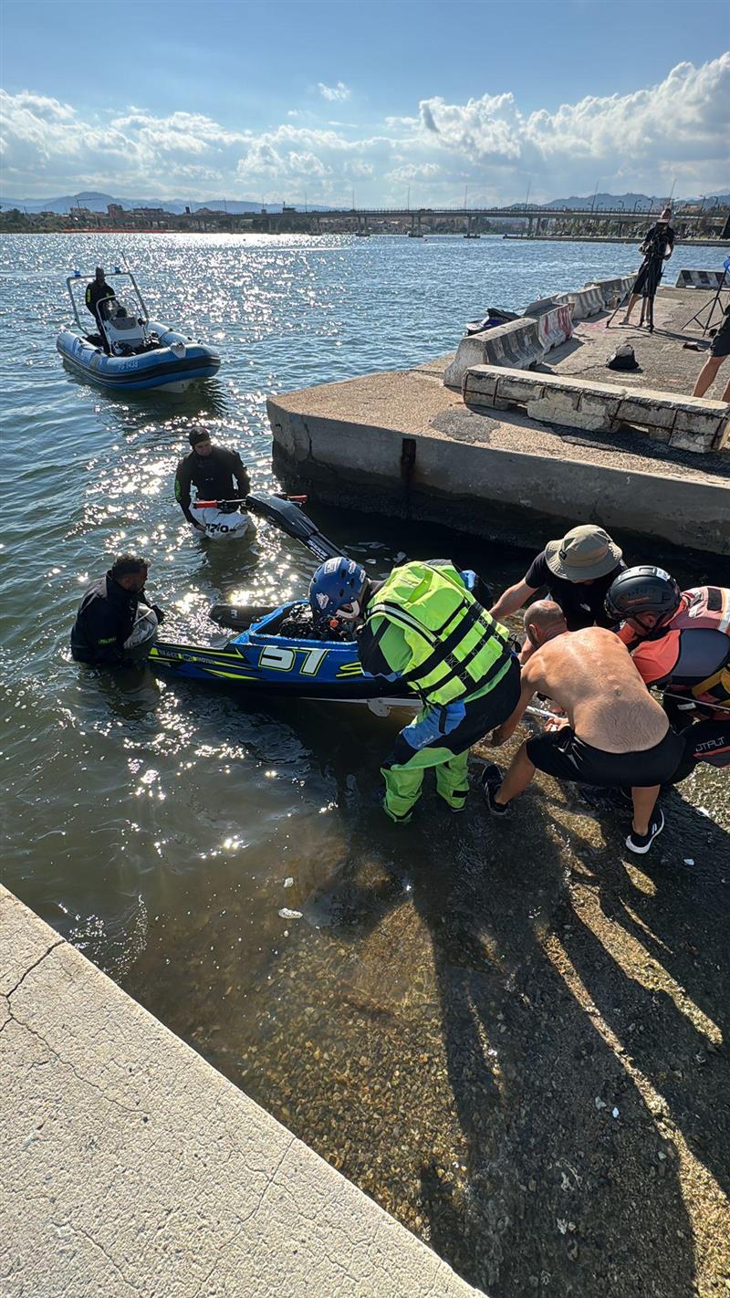 Olbia: sommozzatori della polizia di stato in azione all