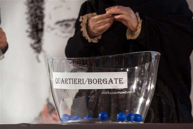 Vele, colori e rioni: Alghero estrae la griglia del Palio di San Giovanni