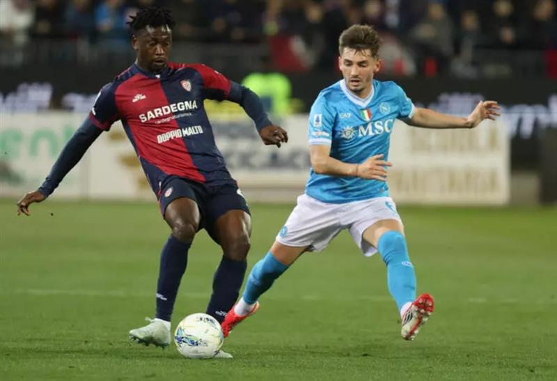 Il Cagliari perde di misura contro il Napoli. Rossoblù in crisi