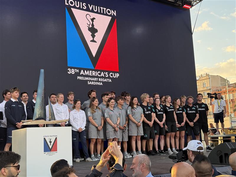 L’Olimpo della vela sale sul Bastione: Cagliari battezza l'America’s Cup in una notte magica.