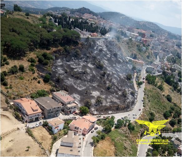 Estate sarda, stagione del fuoco: 36 incendi il 21 giugno, nove con interventi aerei