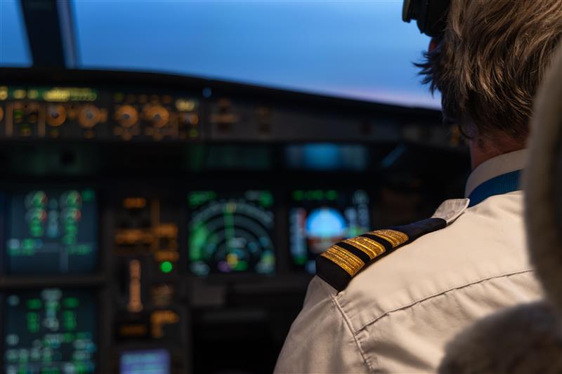 La Regione paga il brevetto di volo ai disoccupati sardi: due milioni di euro per formare i nuovi piloti di linea