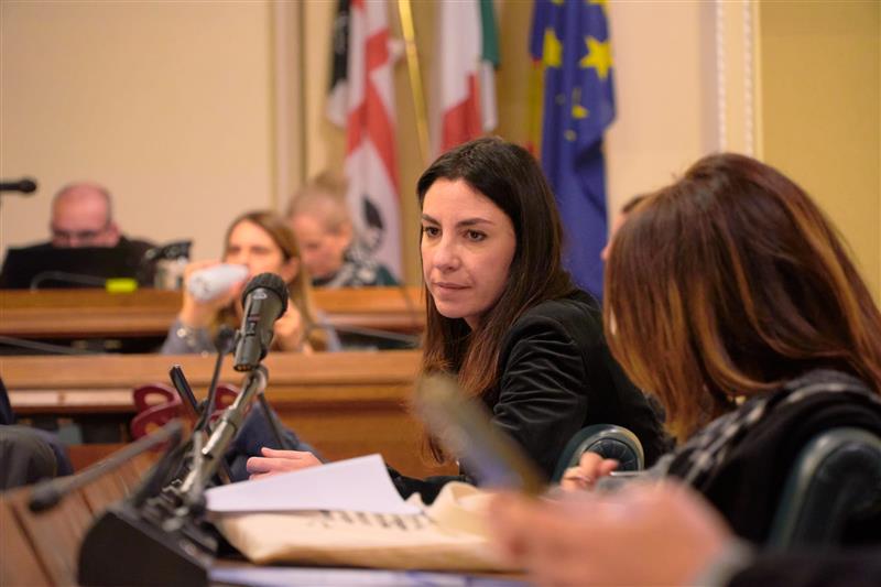 Scontro in municipio sui posteggi per disabili ad Alghero: la sinistra attacca l