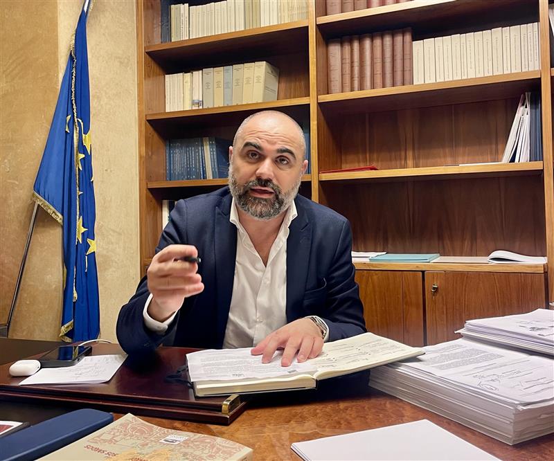 Scontro politico in Regione sulla protesta dei cavalieri a Pozzomaggiore: la minoranza accusa la giunta di bloccare la legge sulle feste storiche