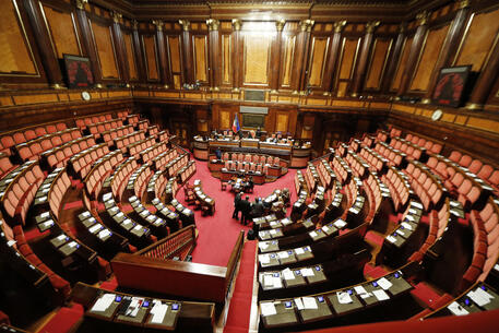 Camere sciolte ma il vitalizio è salvo