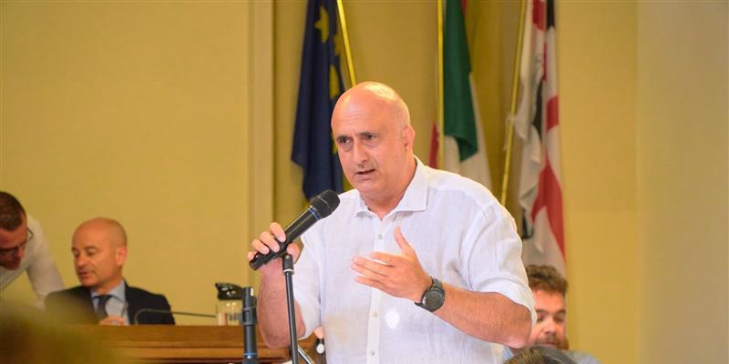 Alghero, Mulas sfida e rompe con la maggioranza: «La mia posizione è con la gente»