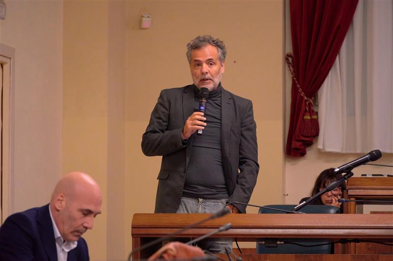 Daga non cita la rottamazione ma avverte: "Alghero è un condominio, chi non paga spegne la luce"