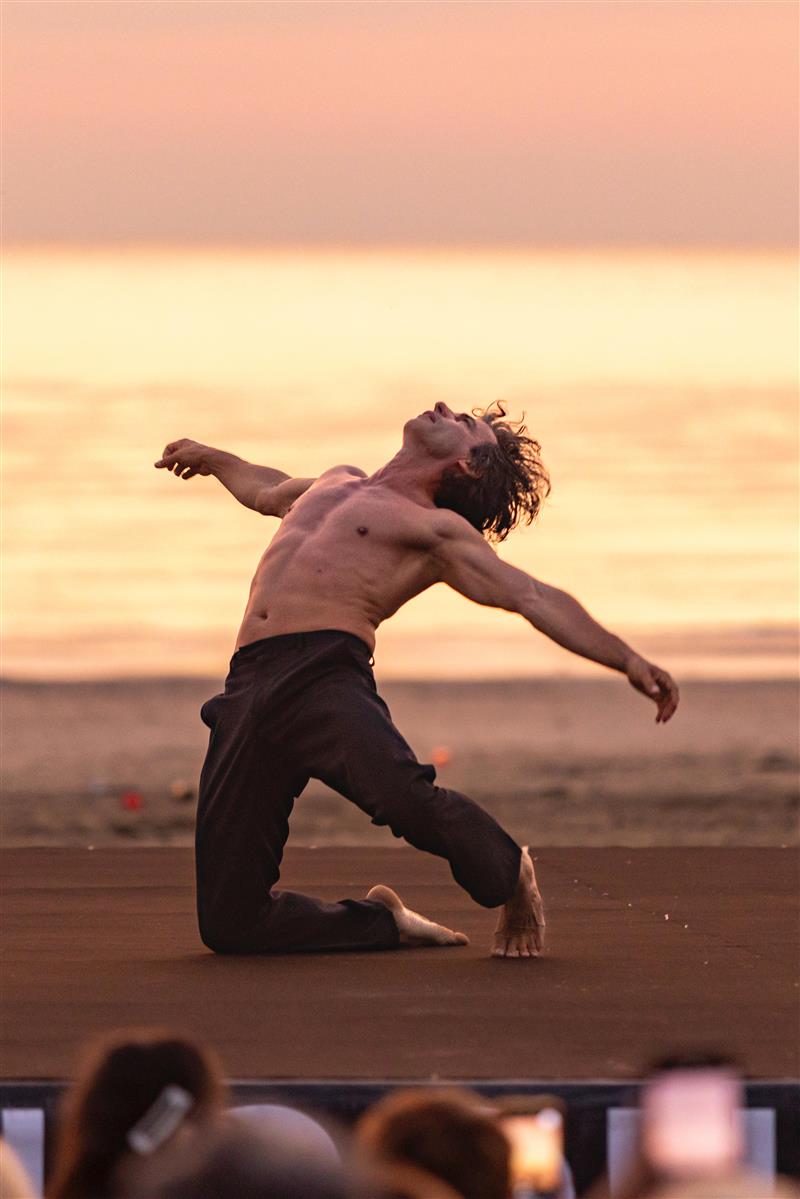 Kledi e i professionisti del palco sbarcano ad Alghero. Quattro weekend per imparare il mestiere