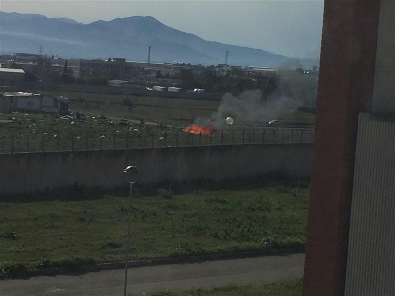 Cagliari, campo nomadi abusivo, incendio, 22 febbraio 2016